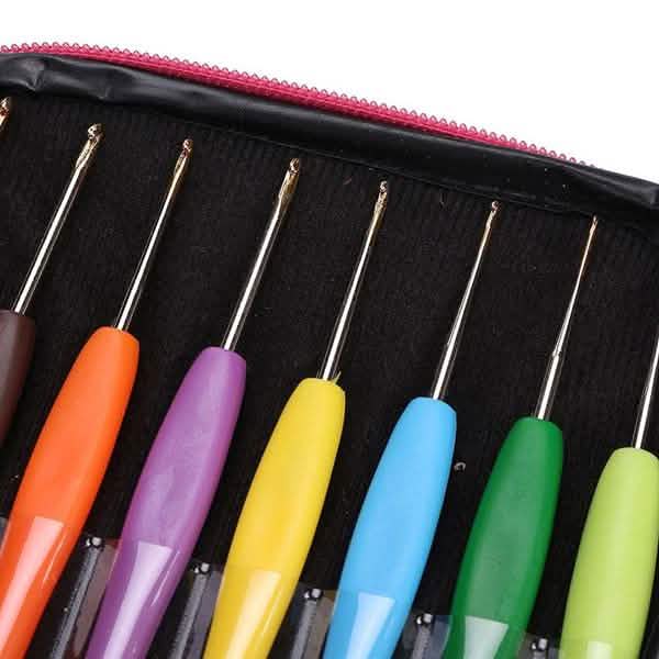 16 Piece Colored Crochet Hooks Yarn Set